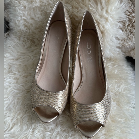 ALDO Gold High Heel with Sparkle Size 7.5 - Picture 2 of 5